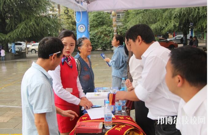 六枝特區(qū)職業(yè)技術(shù)學(xué)校2020年報(bào)名條件、招生要求、招生對(duì)象