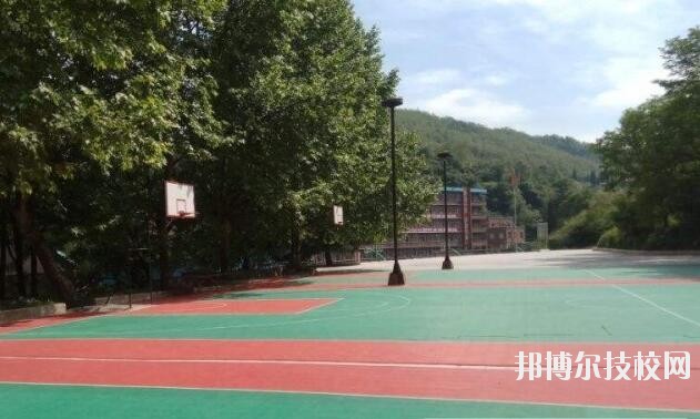 貴州現(xiàn)代經(jīng)濟(jì)學(xué)校2020年學(xué)費、收費多少