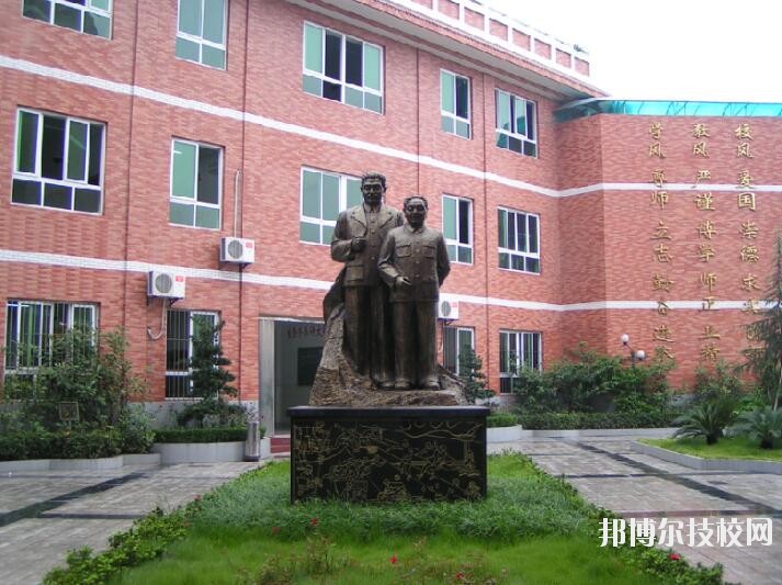 重慶渝中職業(yè)教育中心2020年報名條件、招生要求、招生對象