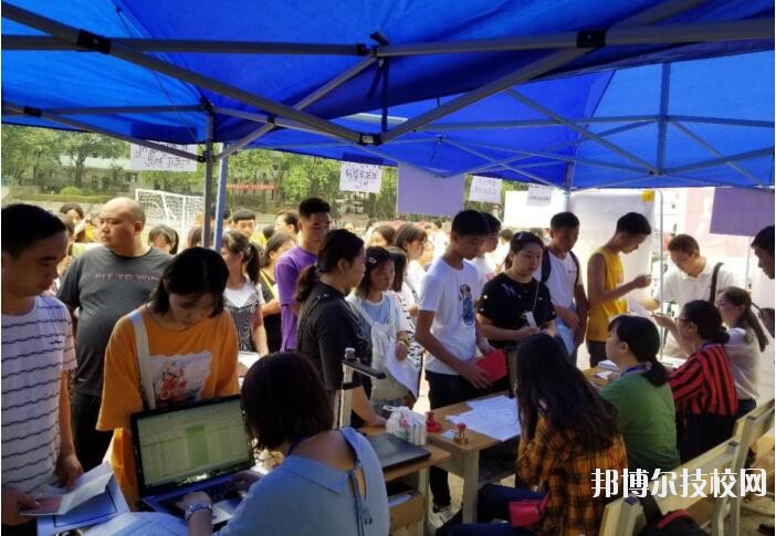 銅仁中等職業(yè)學(xué)校2020年報(bào)名條件、招生要求、招生對(duì)象