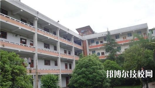 清鎮(zhèn)中等職業(yè)技術(shù)學(xué)校2020年報(bào)名條件、招生要求、招生對(duì)象