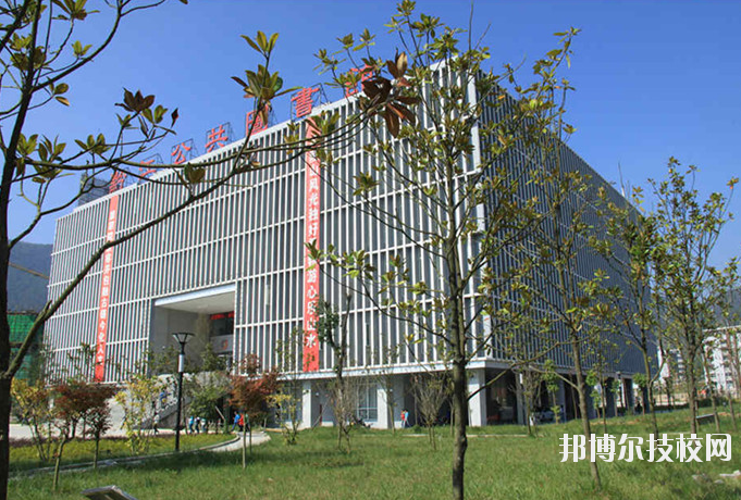 重慶黔江區(qū)民族職業(yè)教育中心2020年報名條件、招生要求、招生對象