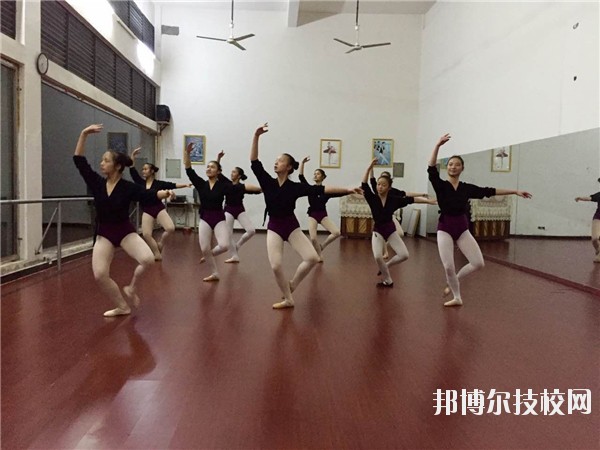 江西東方舞蹈學(xué)校2020年報(bào)名條件、招生要求、招生對(duì)象 