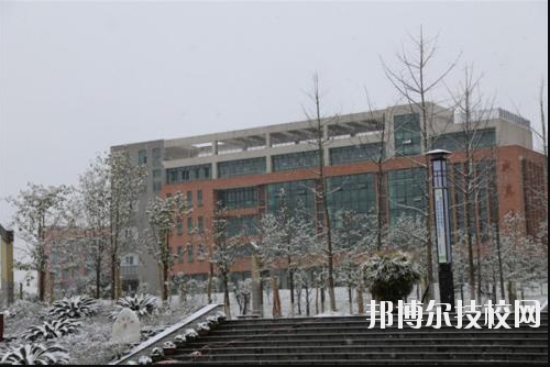 重慶榮昌職業(yè)教育中心2020年報(bào)名條件、招生要求、招生對象