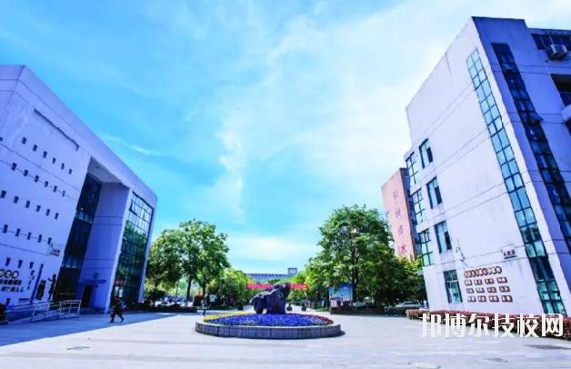 衢州工程技術(shù)學(xué)校2020年報名條件、招生要求、招生對象