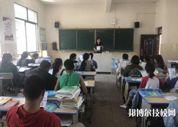 安順機(jī)械工業(yè)學(xué)校2020年報(bào)名條件、招生要求、招生對象