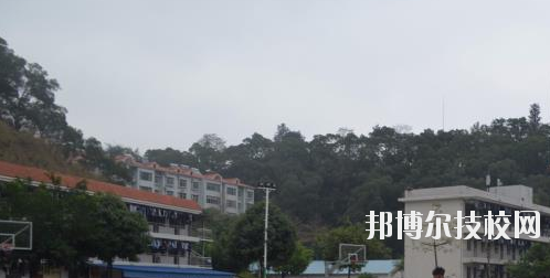 廣西右江民族商業(yè)學校怎么樣、好不好