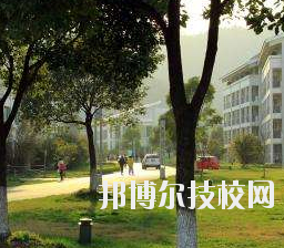 重慶第二財貿(mào)學(xué)校怎么樣、好不好