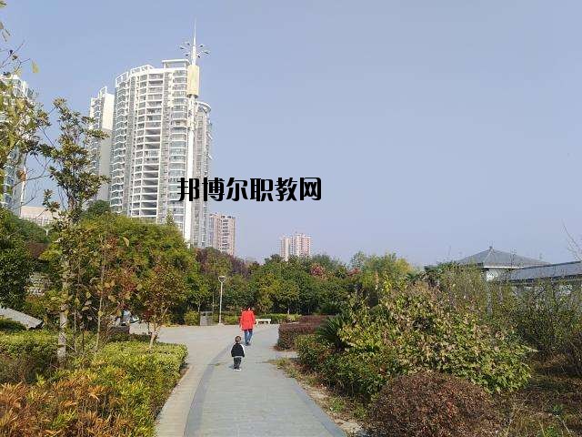 蓮花職業(yè)技術(shù)學(xué)校2020年報(bào)名條件、招生要求、招生對(duì)象