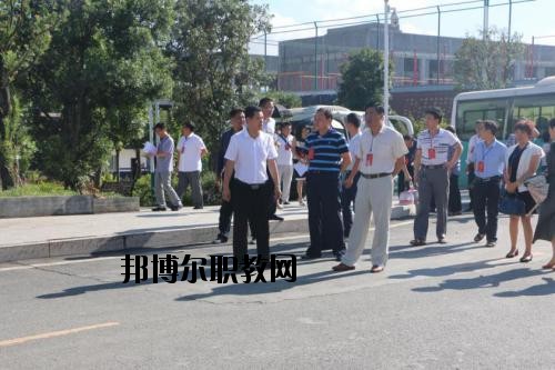 納雍中等職業(yè)學(xué)校2020年招生辦聯(lián)系電話(huà)