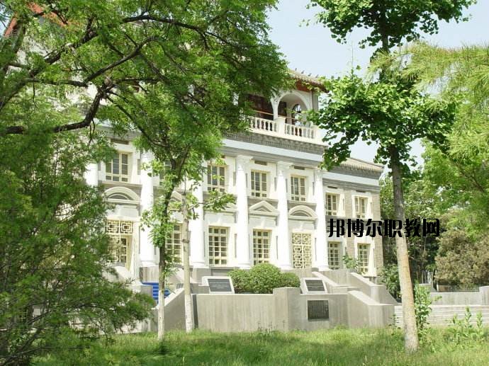 鶴峰職業(yè)技術學校怎么樣、好不好