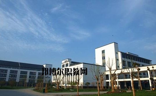 蘇州吳中技工學(xué)校2020年報名條件、招生要求、招生對象