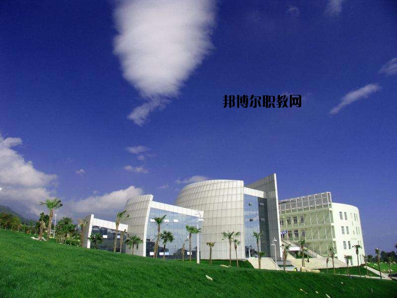 來(lái)鳳中等職業(yè)技術(shù)學(xué)校2020年報(bào)名條件、招生要求、招生對(duì)象