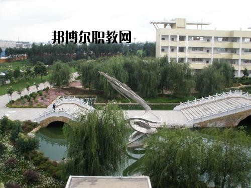 曲靖陸良縣職業(yè)技術學校2020年報名條件、招生要求、招生對象