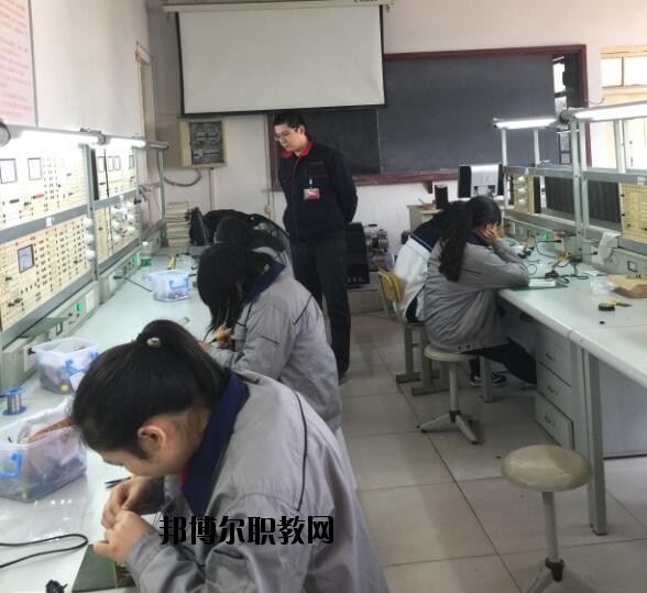 石家莊機(jī)械技工學(xué)校2020年報(bào)名條件、招生要求、招生對(duì)象