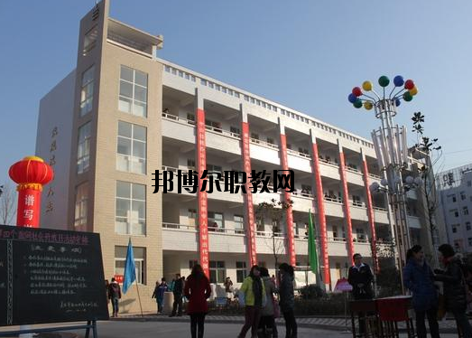 靈寶職業(yè)中等專業(yè)學(xué)校2021年報名條件、招生要求、招生對象