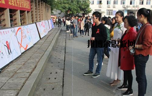 內江醫(yī)科學校網站網址