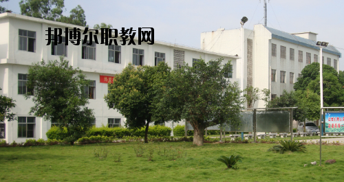 合山職業(yè)技術學校2020年報名條件、招生要求、招生對象