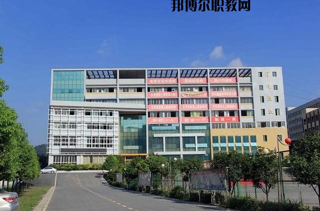 遵義博導(dǎo)網(wǎng)絡(luò)職業(yè)技術(shù)學(xué)校2020年報(bào)名條件、招生要求、招生對(duì)象