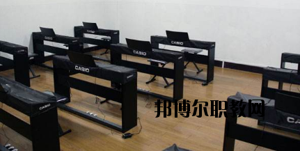 酒泉農(nóng)墾技工學校2020年報名條件、招生要求、招生對象