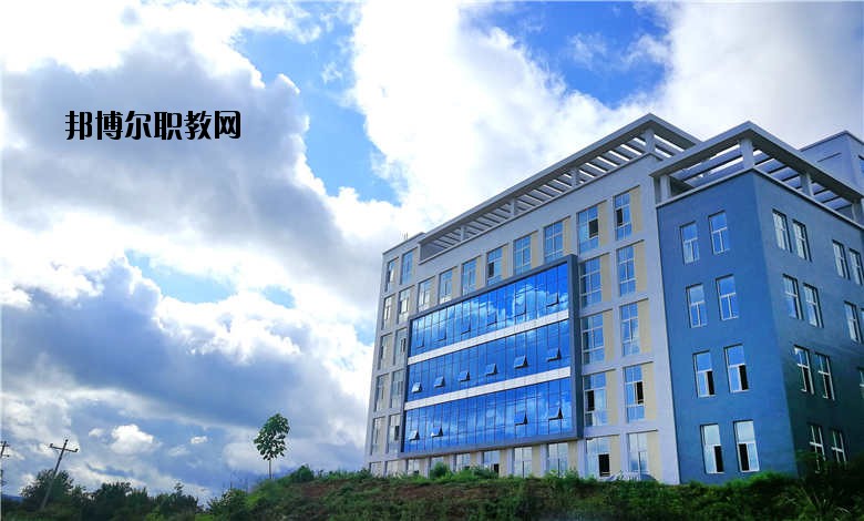 四川省南充衛(wèi)生學(xué)校2020年報(bào)名條件、招生要求、招生對象
