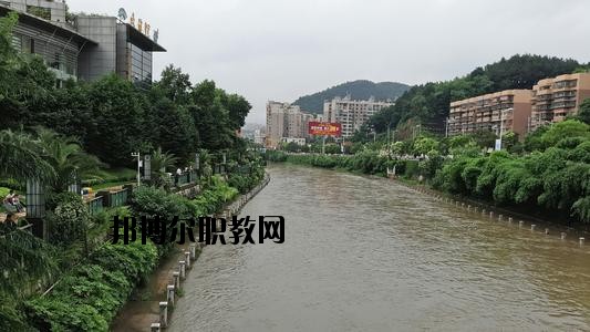 貴陽長征職業(yè)技術(shù)學(xué)校2020年報名條件、招生要求、招生對象