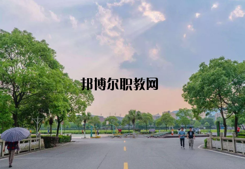 新余新興產(chǎn)業(yè)工程學(xué)校怎么樣、好不好