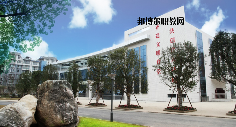 四川服裝藝術(shù)學(xué)校2020年報(bào)名條件、招生要求、招生對象