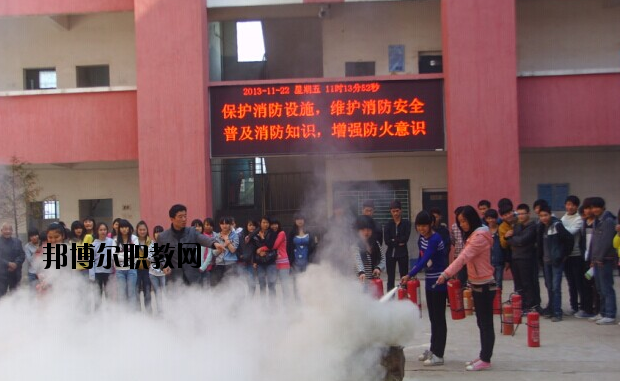 當(dāng)同學(xué)們對(duì)一所學(xué)校感興趣的時(shí)候，一般會(huì)通過(guò)怎樣的方式來(lái)了解這所學(xué)校的相關(guān)信息呢?相信很多的同學(xué)都會(huì)選擇通過(guò)上網(wǎng)查詢的方式來(lái)對(duì)學(xué)校信息進(jìn)行了解，可是有的時(shí)候網(wǎng)上有的學(xué)校信息并不全面，一些招生信息同學(xué)們只能通過(guò)撥打?qū)W校招生電話進(jìn)行了解。  上饒中等職業(yè)學(xué)校招生電話：0793-8629088  上饒中等職業(yè)學(xué)校郵箱：srdzgy@jxedu.gov.cn  上饒中等職業(yè)學(xué)校簡(jiǎn)介 上饒中等職業(yè)學(xué)校創(chuàng)辦于1998年，是經(jīng)市教育局98[131]號(hào)文件和省教[2000]018號(hào)文件批準(zhǔn)的全日制職業(yè)中專學(xué)?！，F(xiàn)有專業(yè)十個(gè)，在籍學(xué)生1200余人，專職教師60多名，學(xué)校秉承“勤學(xué)、奮進(jìn)、友愛、創(chuàng)新”的校訓(xùn)，以教學(xué)管理嚴(yán)格，封閉式軍事化管理為特色。全體員工克盡職守，愛崗敬業(yè)，用心工作，真心服務(wù)。十五年來(lái)培育了數(shù)8000余名技術(shù)人才，受到市委、市政府和用人單位的充分肯定。  上饒中等職業(yè)學(xué)校就業(yè)優(yōu)勢(shì) 學(xué)校畢業(yè)的學(xué)生都通過(guò)學(xué)校一系列的考核，有過(guò)硬的動(dòng)手能力和理論知識(shí)，能確保各專業(yè)的畢業(yè)生基本上專業(yè)對(duì)口的就業(yè)上崗，并受到用人單位一致好證，畢業(yè)業(yè)供不應(yīng)求。就業(yè)率一真位居全市前列，被省教育廳授予“江西省中等職業(yè)學(xué)校就業(yè)先進(jìn)單位”。  小編總結(jié) 有的時(shí)候，網(wǎng)上有的只是關(guān)于學(xué)校的辦學(xué)條件介紹，而對(duì)于學(xué)校當(dāng)年招生政策的信息介紹卻不多。因此，小編建議，為了同學(xué)們可以更順利地報(bào)考，接下來(lái)可以通過(guò)撥打招生電話的方式先對(duì)學(xué)校的招生政策做一個(gè)詳細(xì)的了解。