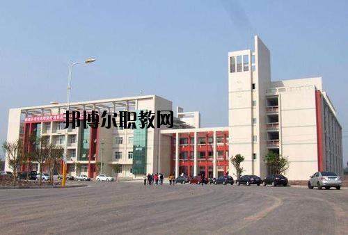 內(nèi)江宏昌職業(yè)技術(shù)學(xué)校2020年報名條件、招生要求、招生對象