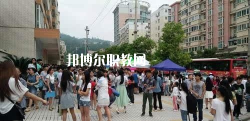 巴中市巴州區(qū)化成職業(yè)2020年報(bào)名條件、招生要求、招生對象