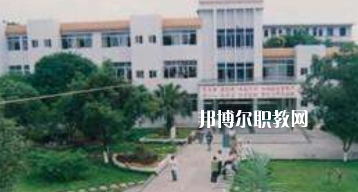 柳州市衛(wèi)生學(xué)校2020年報(bào)名條件、招生要求、招生對(duì)象 