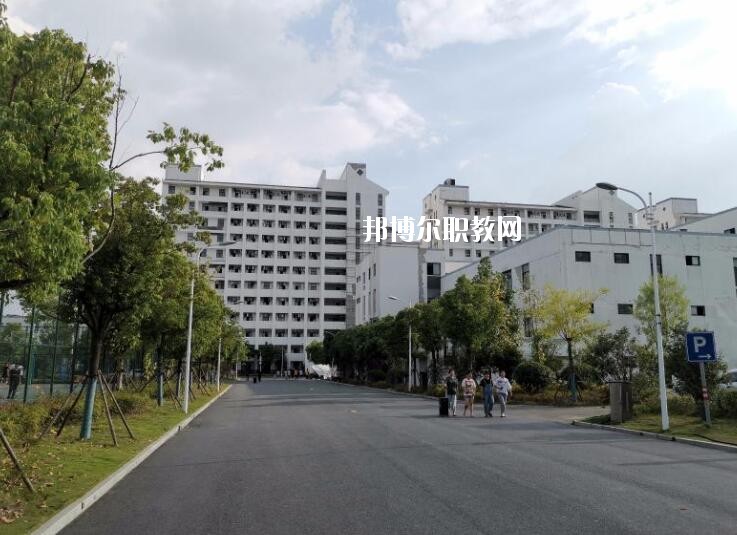 合肥經(jīng)貿(mào)旅游學校2020年報名條件、招生要求、招生對象