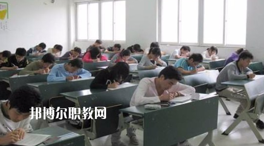 蕪湖高級(jí)職業(yè)技術(shù)學(xué)校2020年報(bào)名條件、招生要求、招生對象