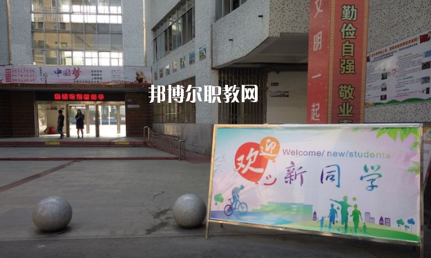 襄陽(yáng)旅游服務(wù)學(xué)校2