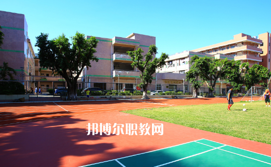 東莞經(jīng)濟(jì)貿(mào)易學(xué)校怎么樣、好不好