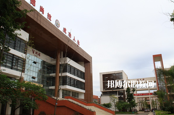 重慶開(kāi)縣巨龍中等職業(yè)技術(shù)學(xué)校2021年報(bào)名條件、招生要求、招生對(duì)象