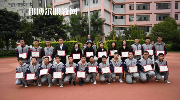 昆明盤龍職業(yè)高級中學(xué)2021年報(bào)名條件、招生要求、招生對象