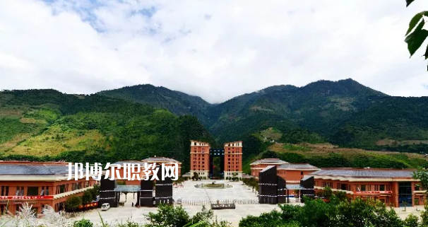 迪慶州民族中等專業(yè)學(xué)校2021年報(bào)名條件、招生要求、招生對(duì)象