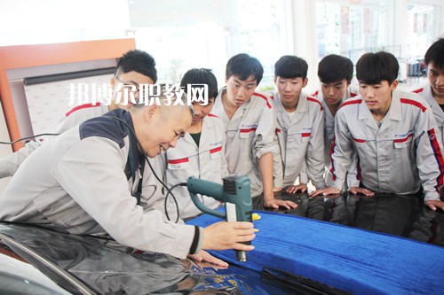 成都2021年汽修學(xué)校都有什么專(zhuān)業(yè)適合男生