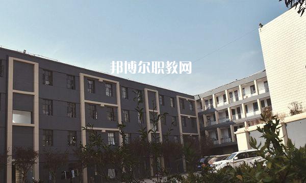 云南冶金高級(jí)技工學(xué)校2021年學(xué)費(fèi)。收費(fèi)多少