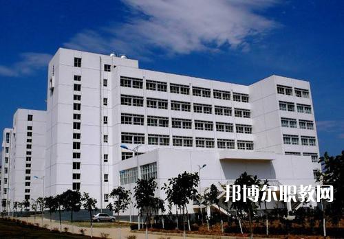 大理衛(wèi)生學(xué)校2021年報(bào)名條件、招生要求、招生對(duì)象