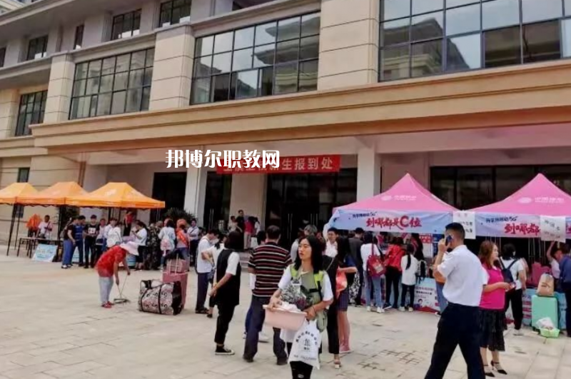 云南玉溪衛(wèi)生學(xué)校2021年報名條件、招生要求、招生對象