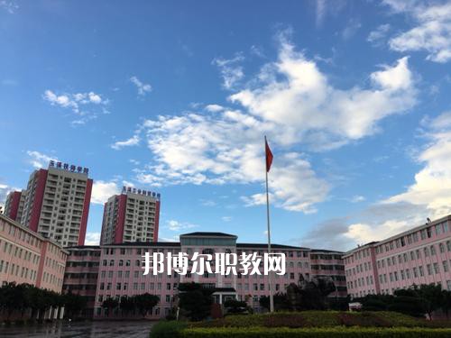 玉溪工業(yè)財貿(mào)學(xué)校2021年學(xué)費(fèi)。收費(fèi)多少