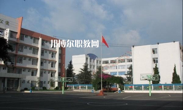 云南貿(mào)易經(jīng)濟學(xué)校2021年報名條件、招生要求、招生對象