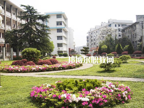 保山市昌寧縣職業(yè)技術(shù)學(xué)校2021年學(xué)費(fèi)、收費(fèi)多少