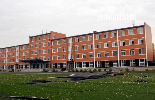 云南楚雄工業(yè)學(xué)校2021年報名條件、招生要求、招生對象
