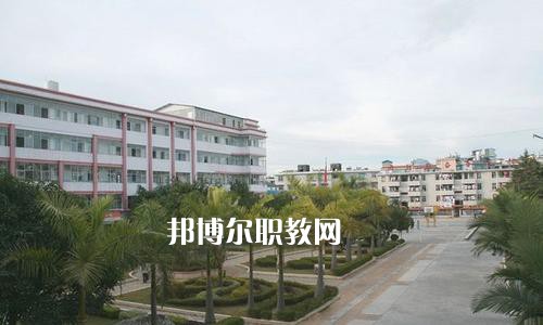 云南省普洱衛(wèi)生學(xué)校2021年學(xué)費、收費多少