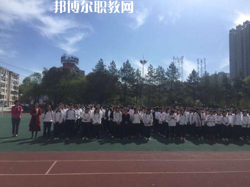 新疆石河子衛(wèi)生學(xué)校2021年學(xué)費(fèi)、收費(fèi)多少