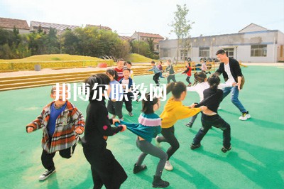云南2021年中專幼師學(xué)?？梢钥即髮? width=